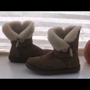 Used Uggs Bailey Button II Boot Chestnut